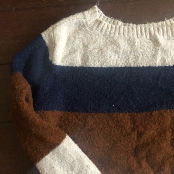 American Eagle Outfitters Sweaters - American eagle crewneck sweater